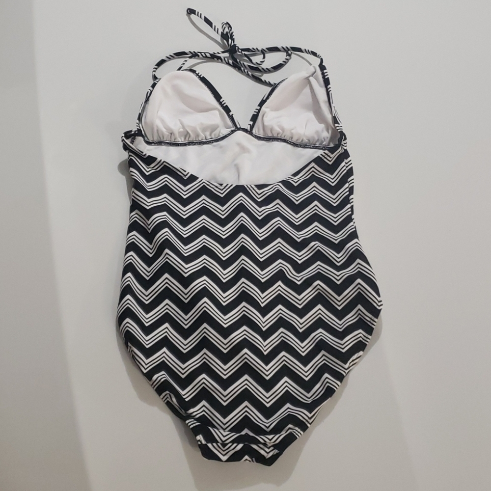 Old Navy Black & White One Piece Swimsuit Sz M - Picture 3 of 3